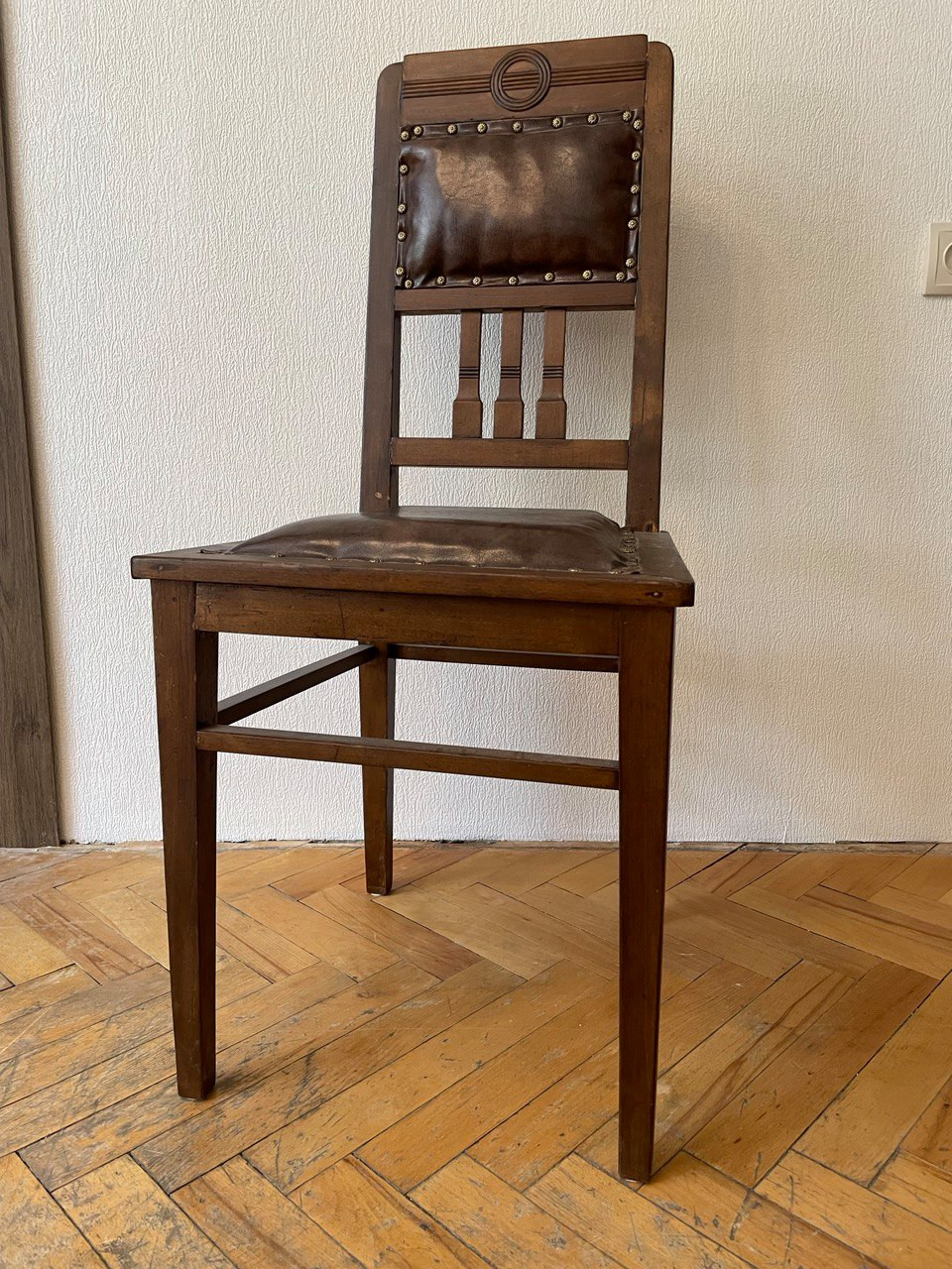 Гарнитур: 2 книжных шкафа, кресло, стулья. Реставрация.