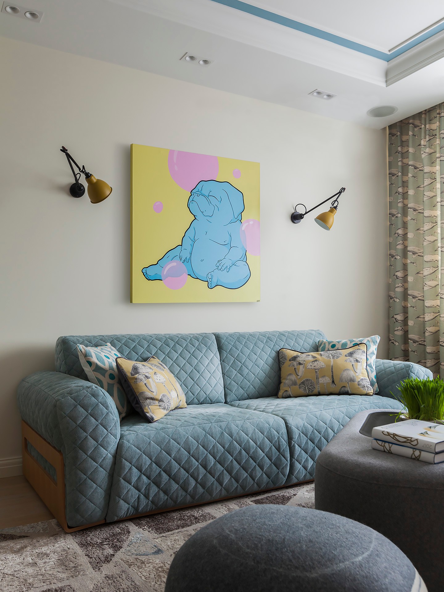 Бело-голубая квартира для юной заказчицы