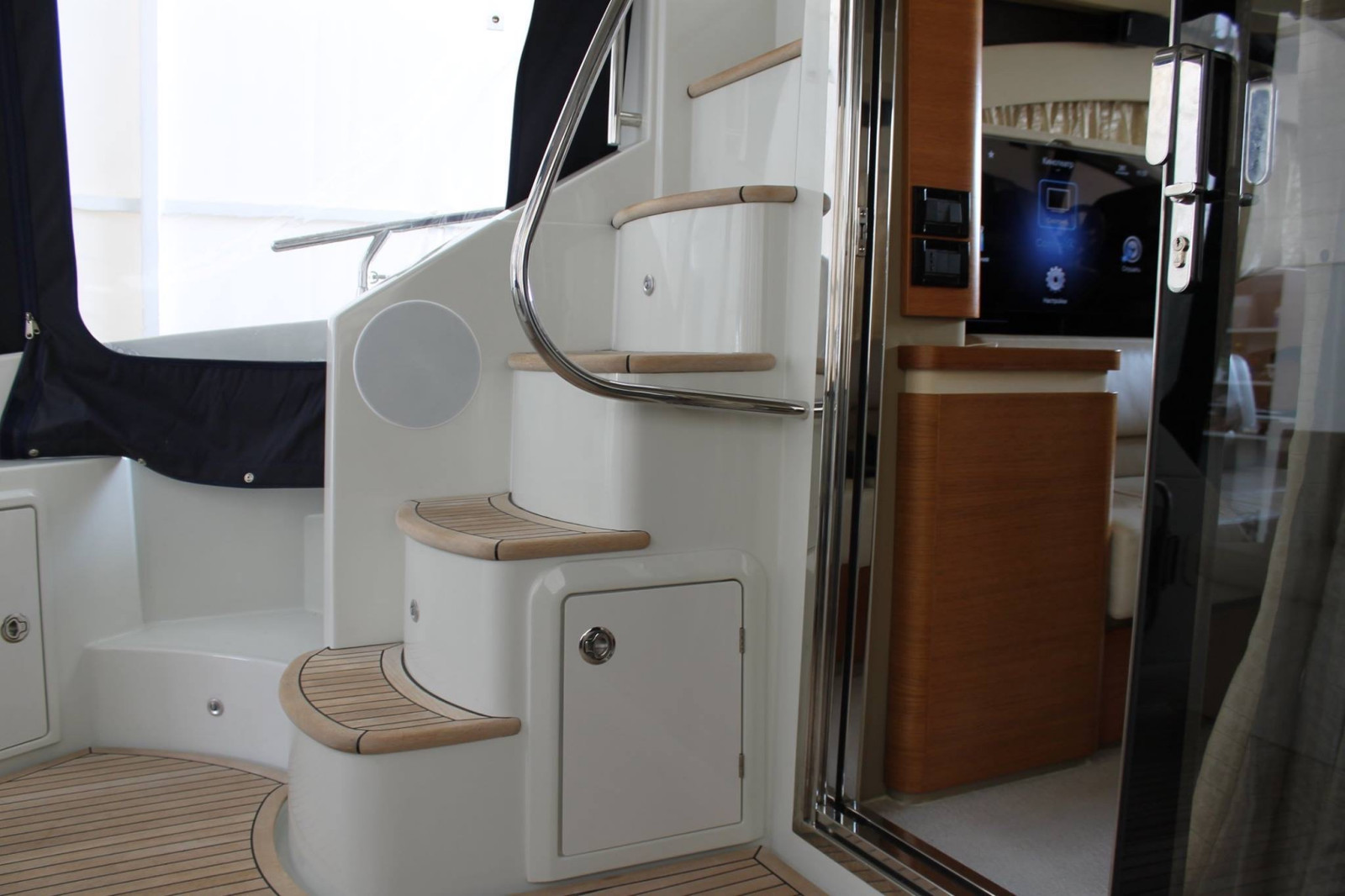 Обложка проекта: Мультимедиа для умной яхты