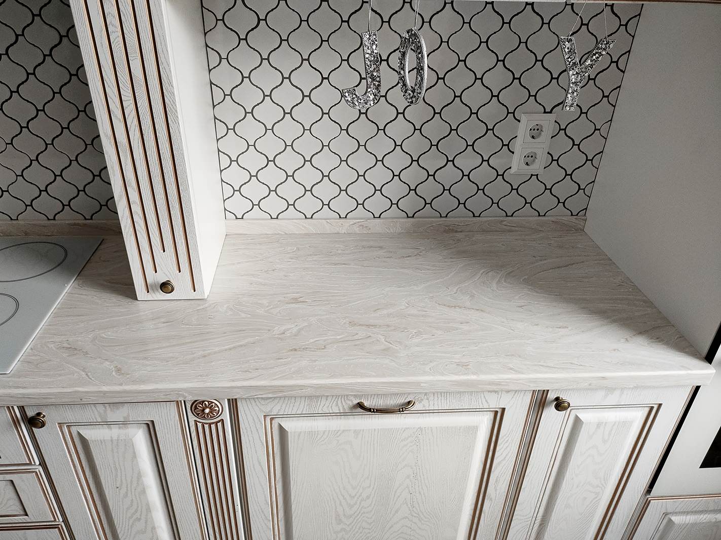 Столешница для классической кухни из искусственного камня Grandex