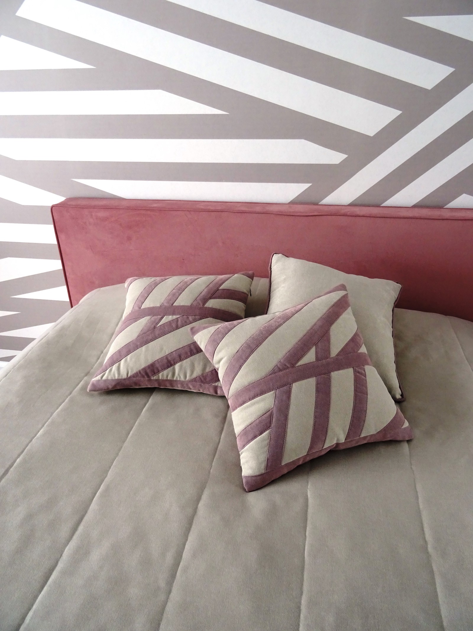 Обложка проекта: Динамичная спальня для девочки - подростка