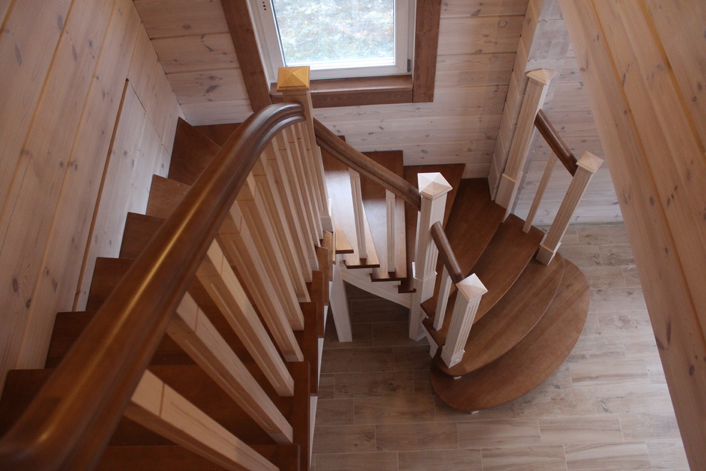 Лестница из массива сосны