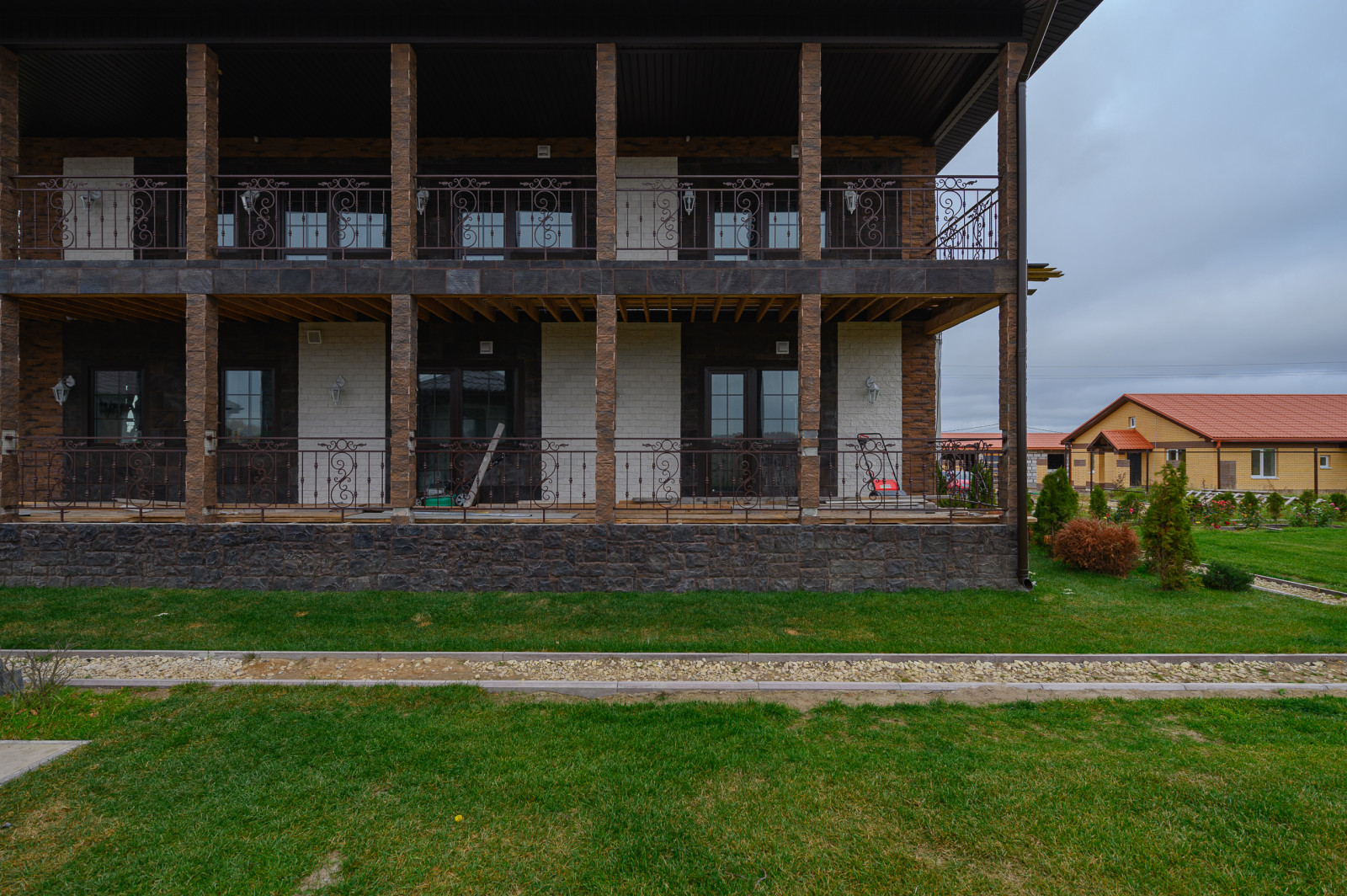 Ломоносовский район Санкт-Петербурга. Дом для семьи с шестью детьми.