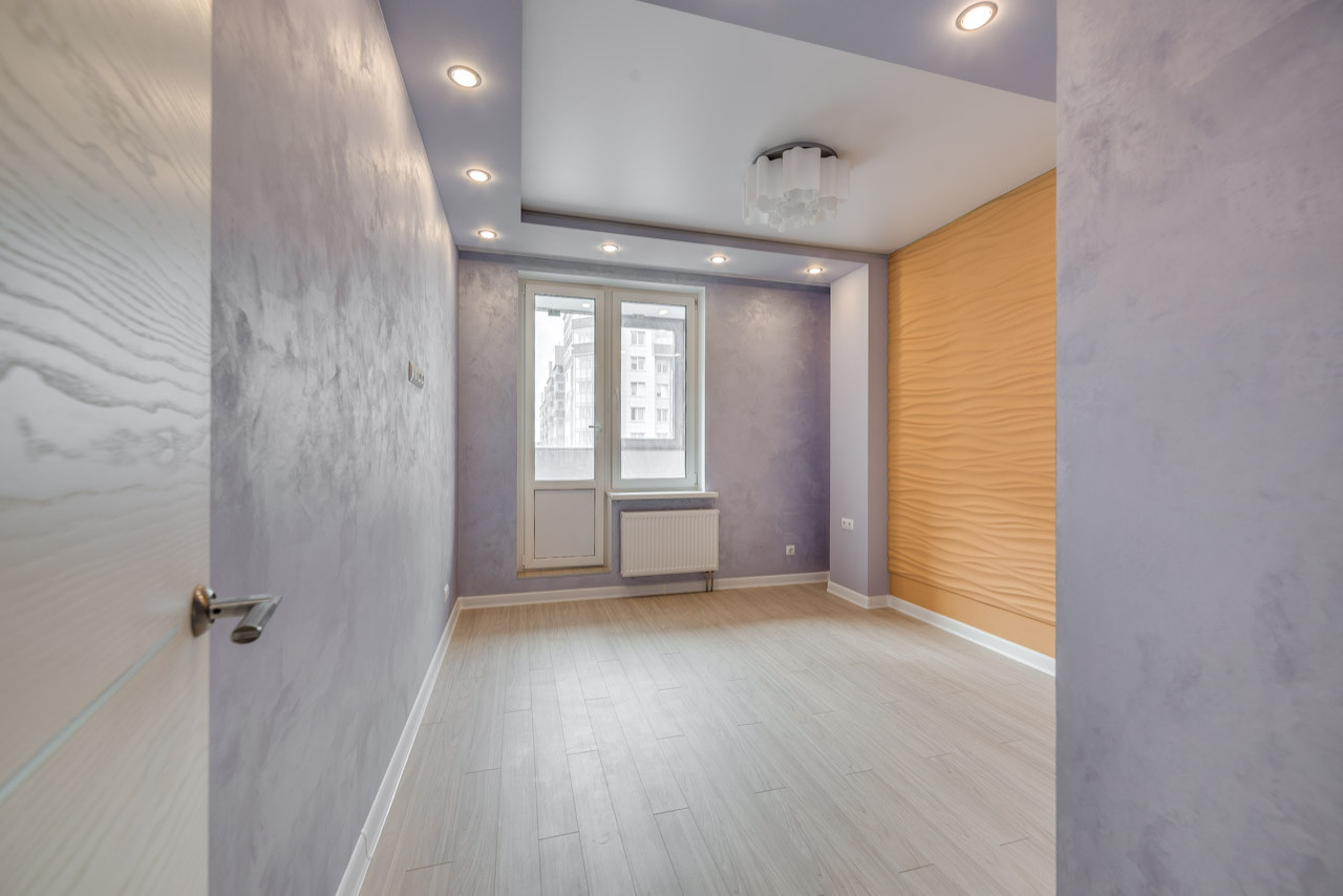 Спальня яркая  для молодой семьи