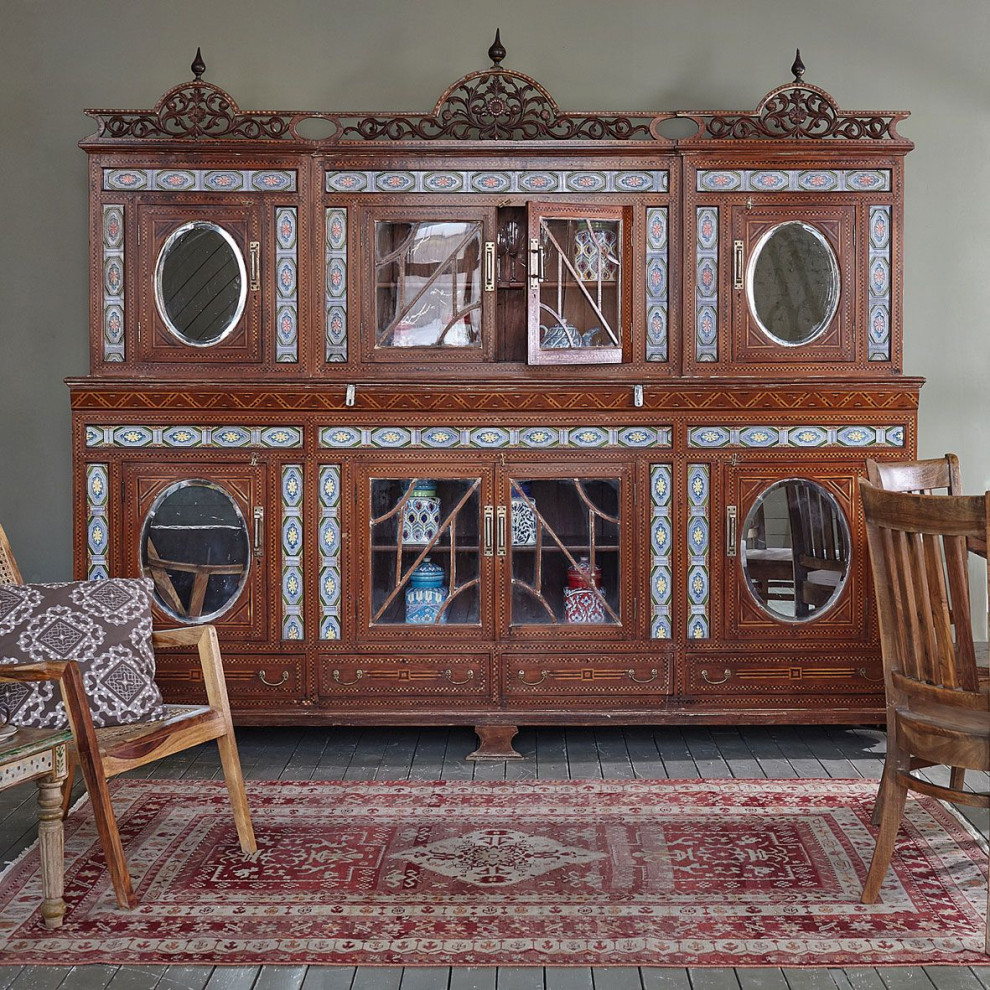 Антикварный буфет из тика с изразцами