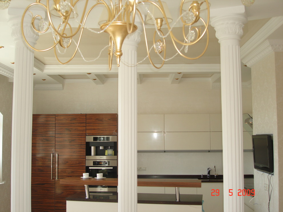 Современный стиль с элементами классики.