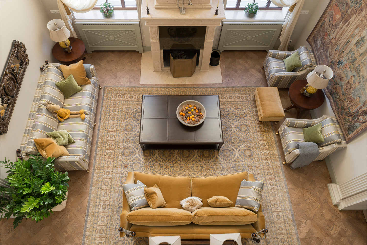 Трехэтажный загородный дом в стиле американской классики