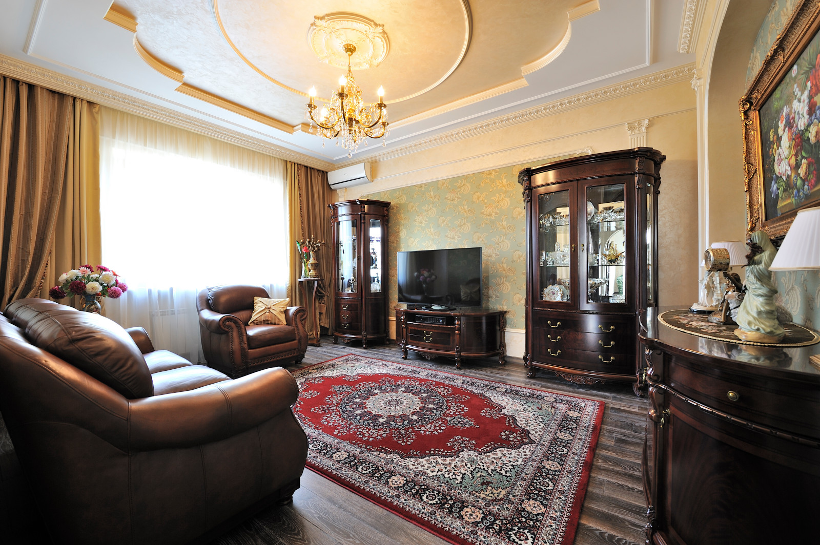 Интерьер дома в классическом стиле (250 кв м)