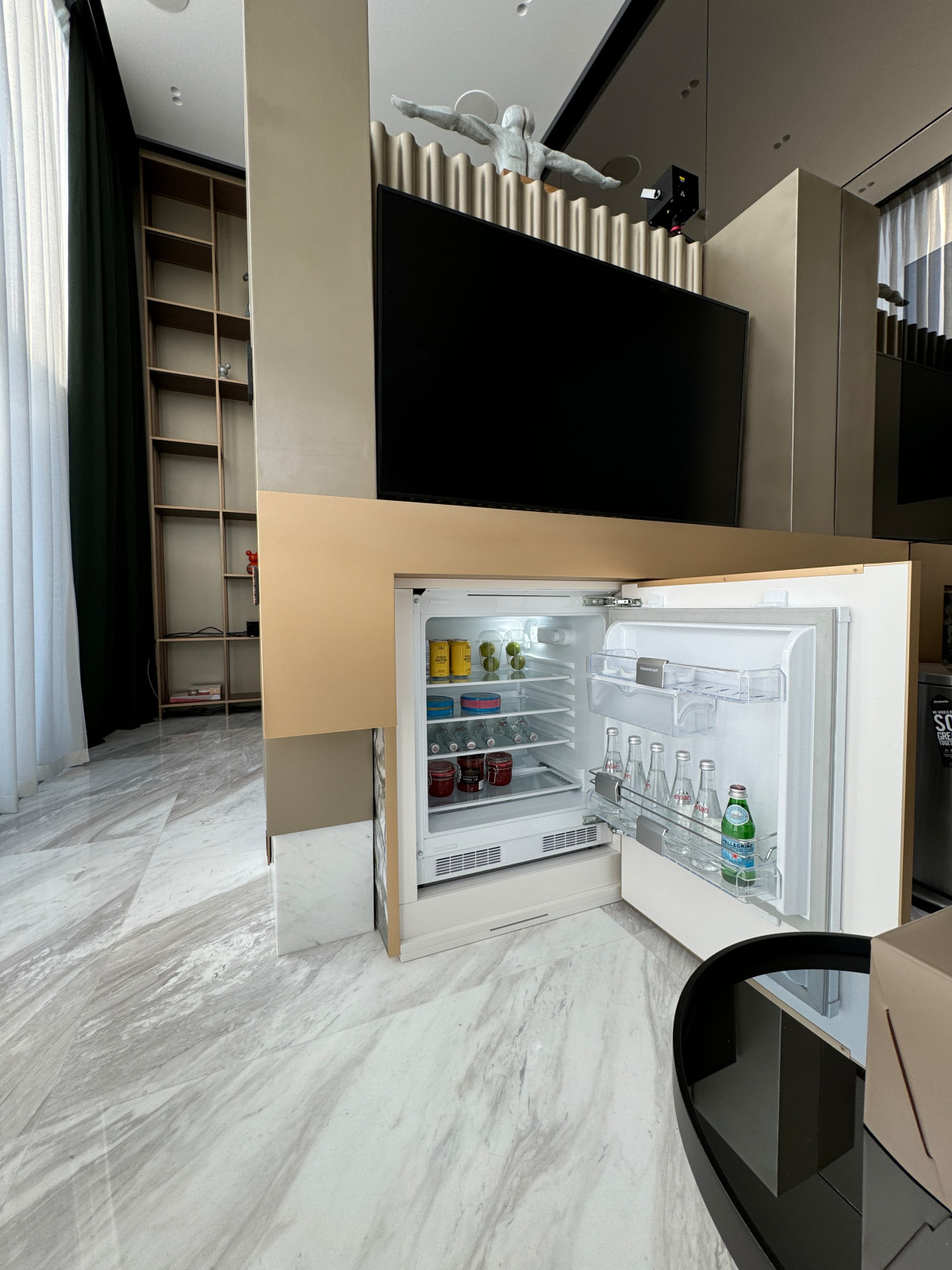 Шкаф с мини баром