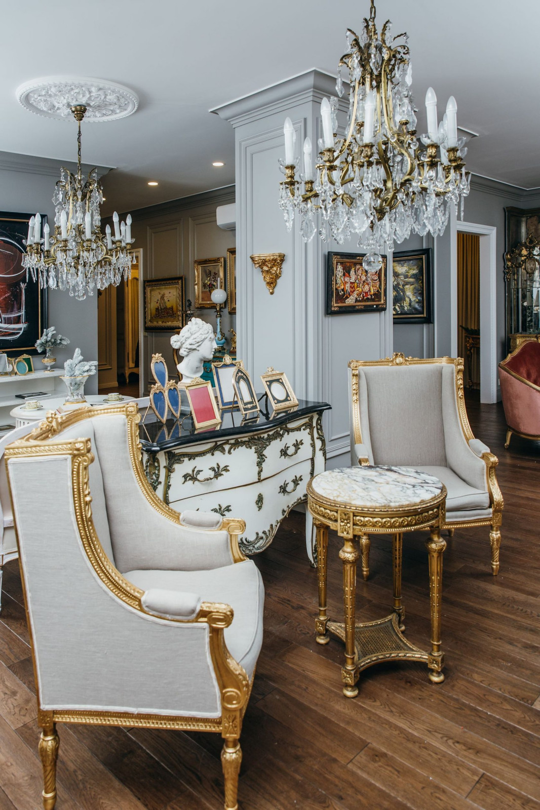 Салон предметов интерьера и антиквариата в Москве