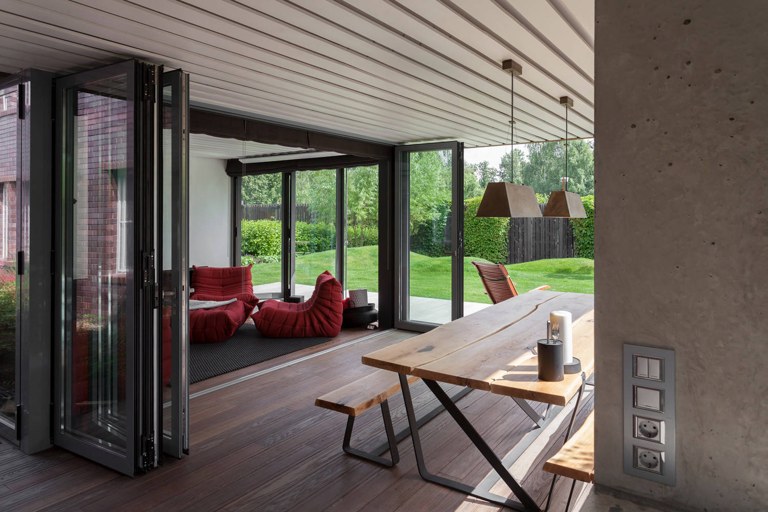 Проект недели: Пристройка для загородного отдыха с огородом на крыше