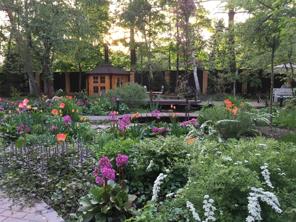 Белкин сад. Сад в стародачном поселке. Весна 2019