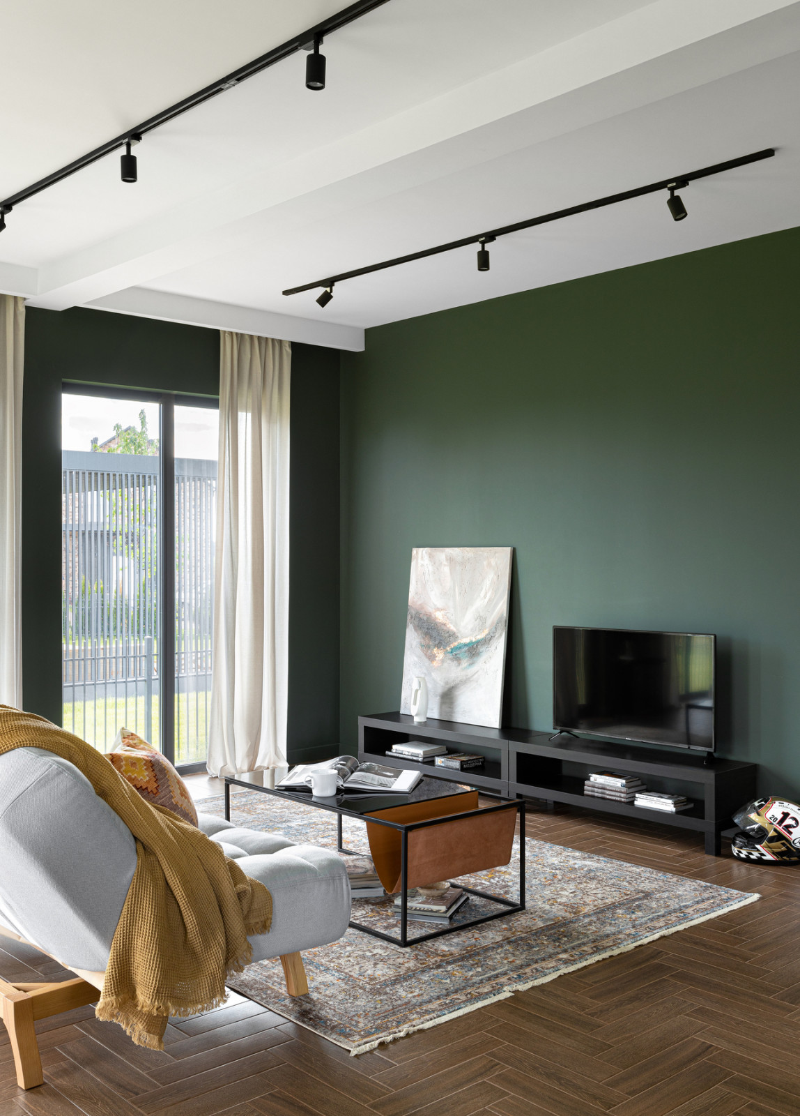 Дом в Подмосковье 137 м2 с темными стенами