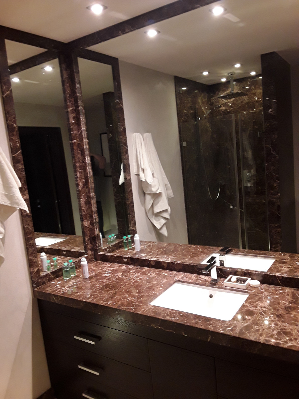 Обложка проекта: Столешница в ванной комнате