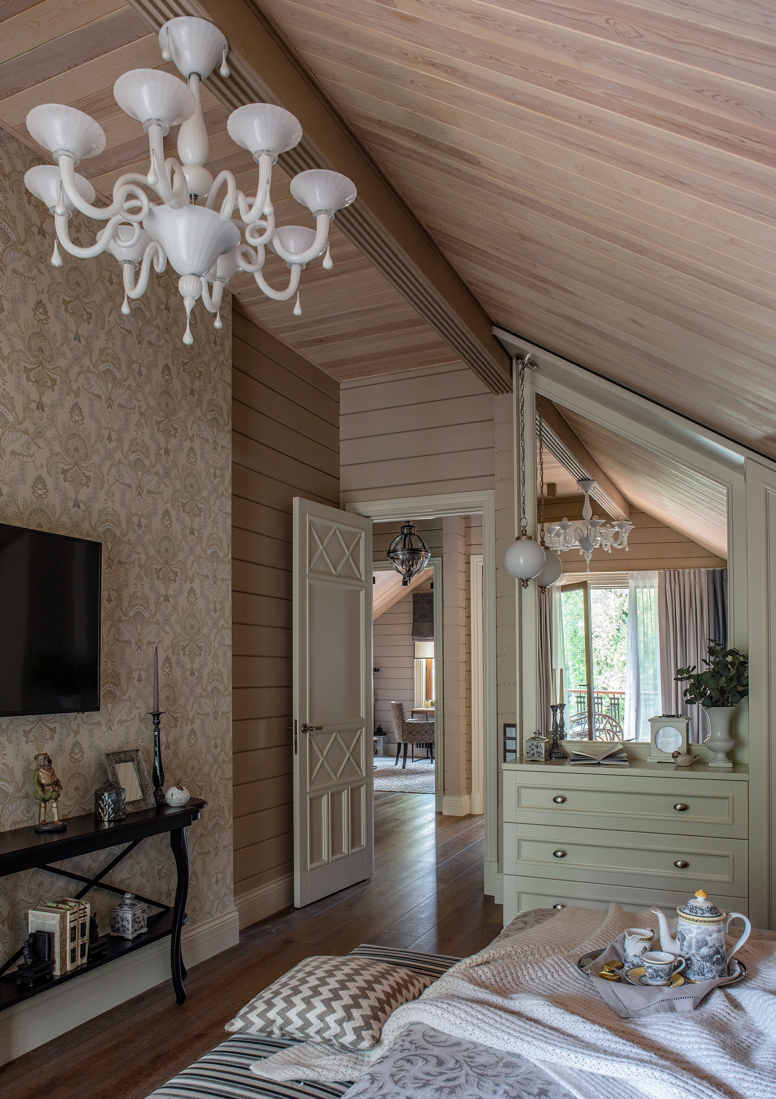 Houzz тур: Загородный дом с березовой рощей и камином