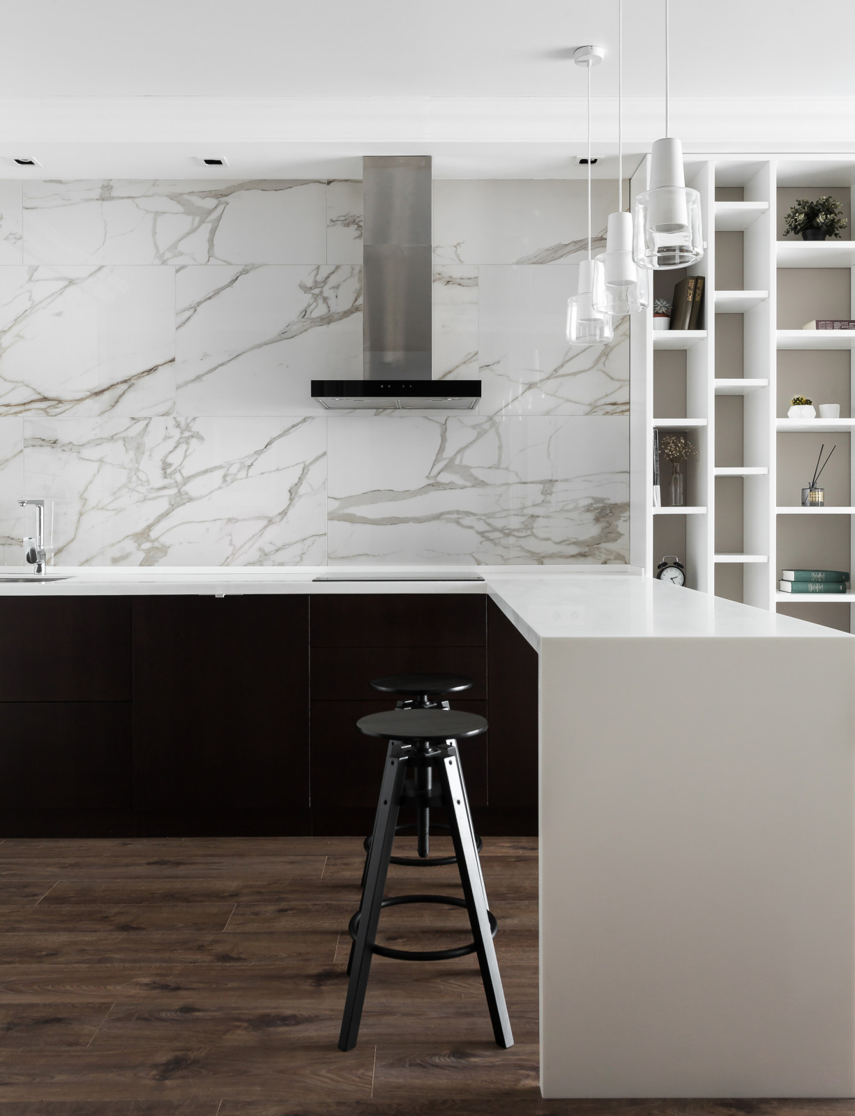 Квартира с двумя белоснежными котами