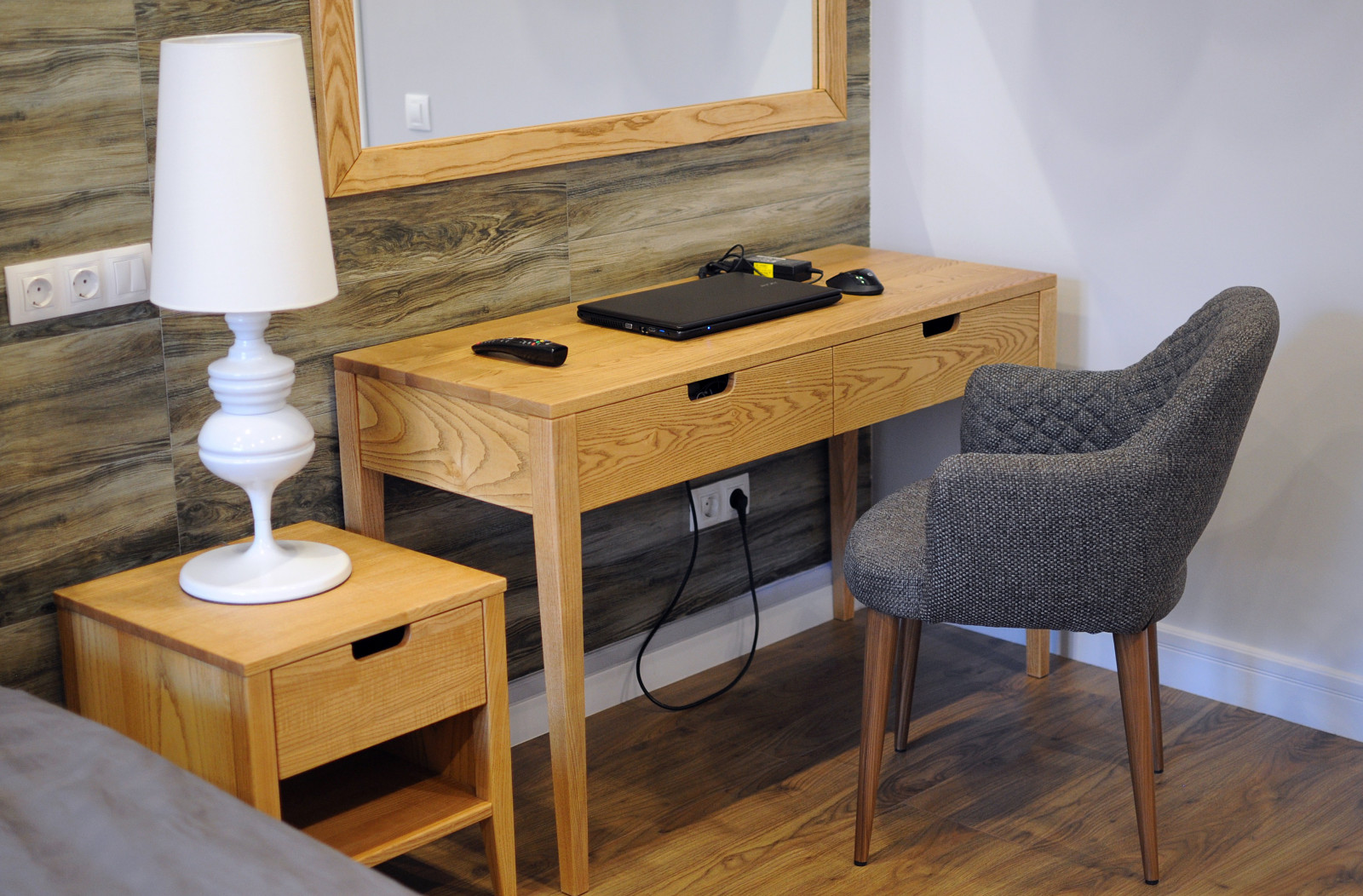 Мебель из массива ясеня