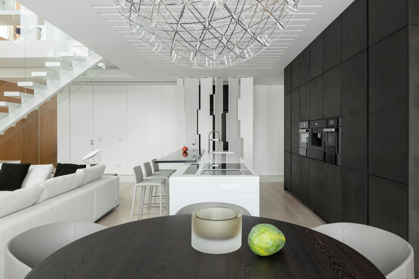 Один из реализованных нами проектов - кухня LEICHT LARGO-FG-A | CONCRETE-A