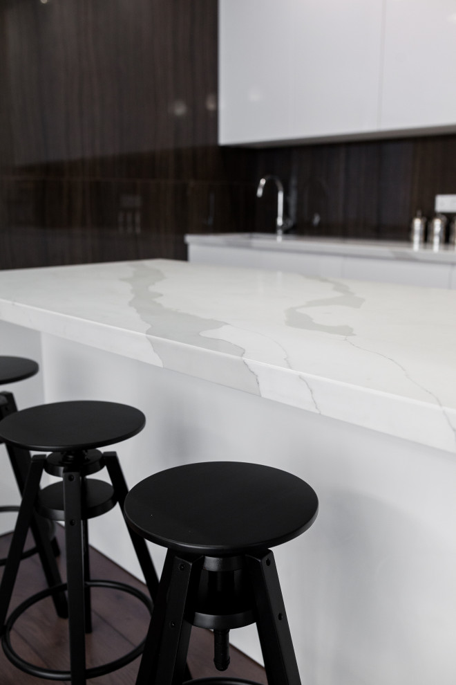 Светлая кухня в современном стиле