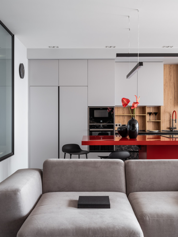 Фото реализованного проекта в современном стиле с яркими акцентами