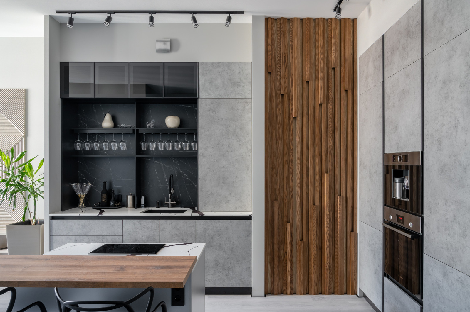 Стеновая панель с торцевой подсветкой из массива Ясеня