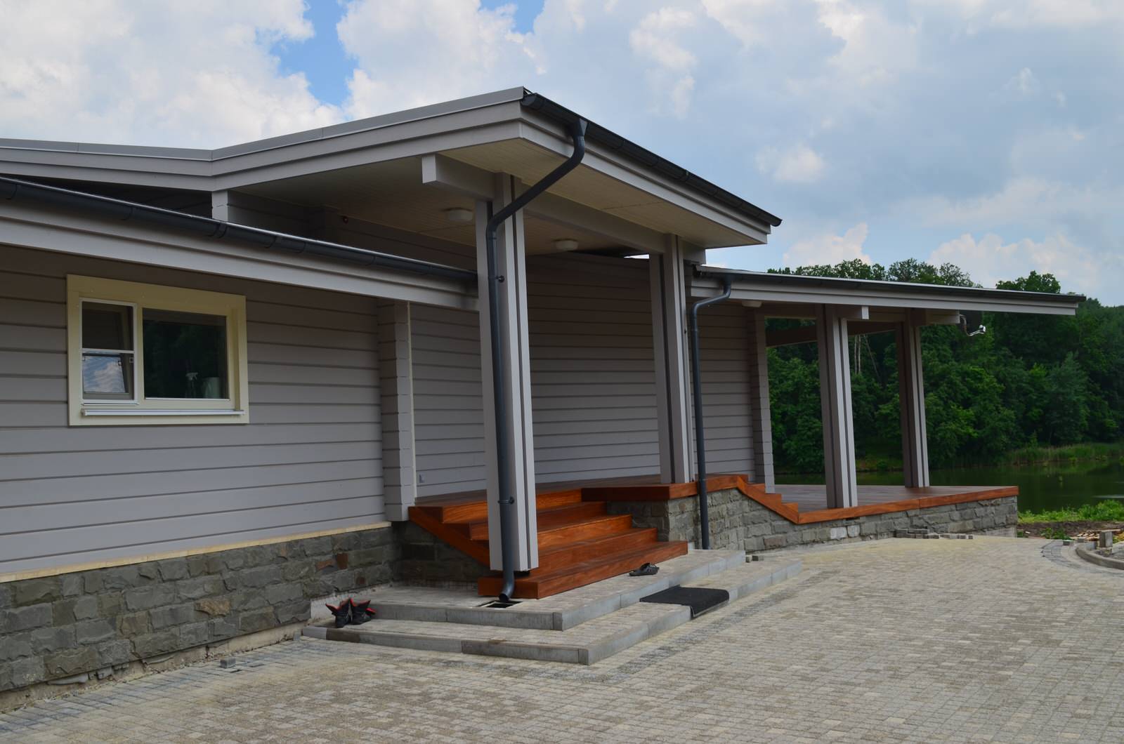 Hi Tech на берегу