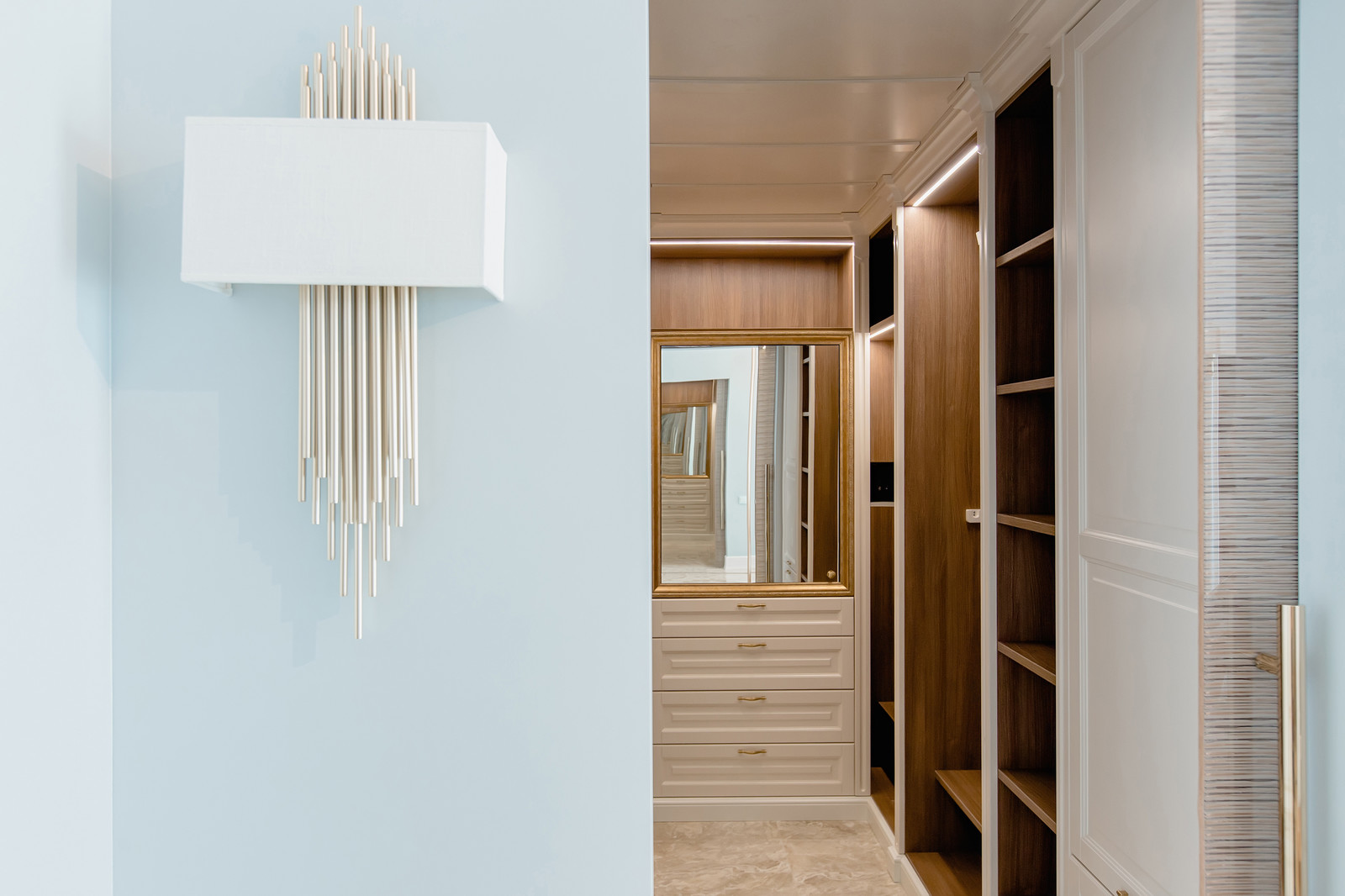Обложка проекта: Гардероб в ЖК Королевский Парк