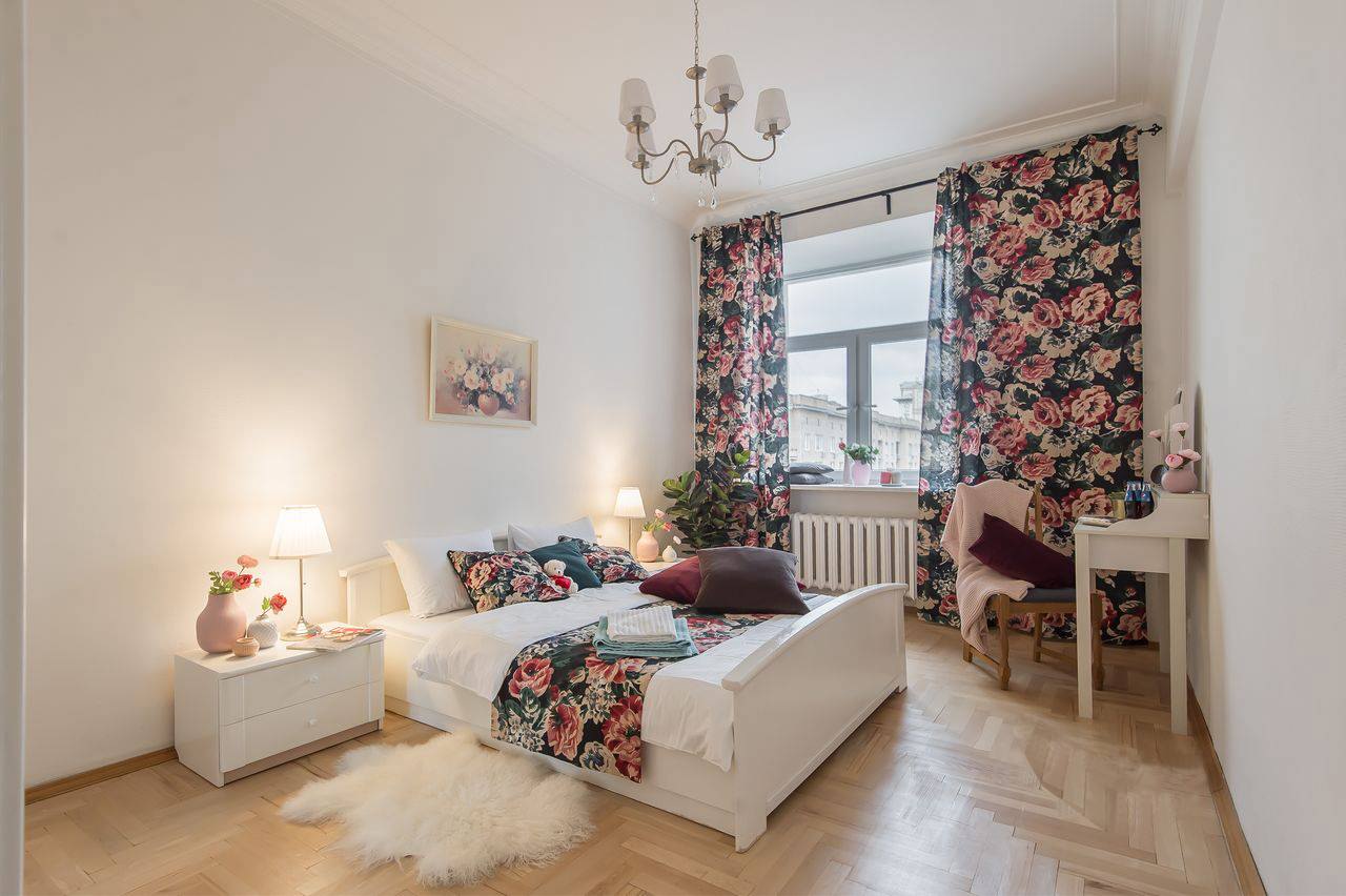 Декорирование квартира в центре Москвы под сдачу в посуточную аренду