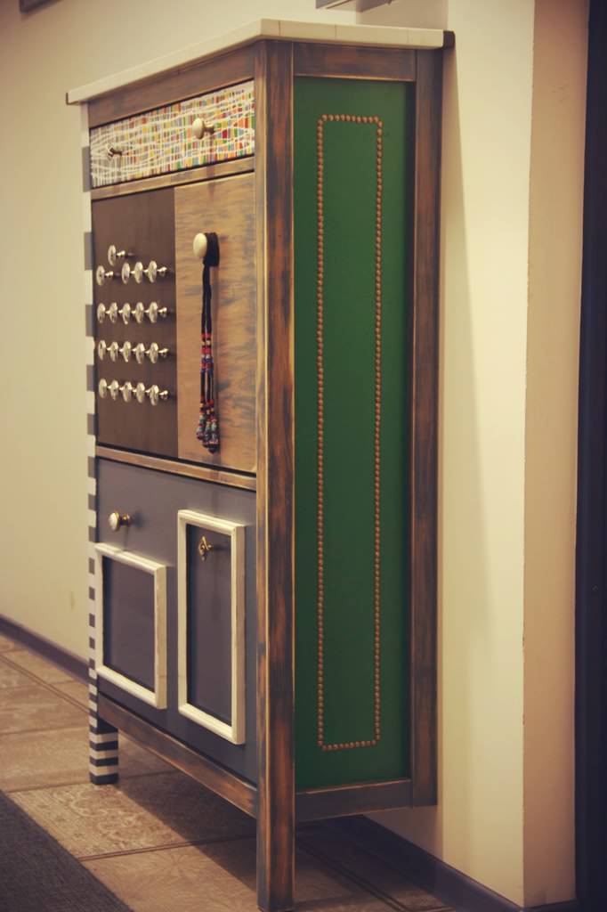 Обложка альбома: комод