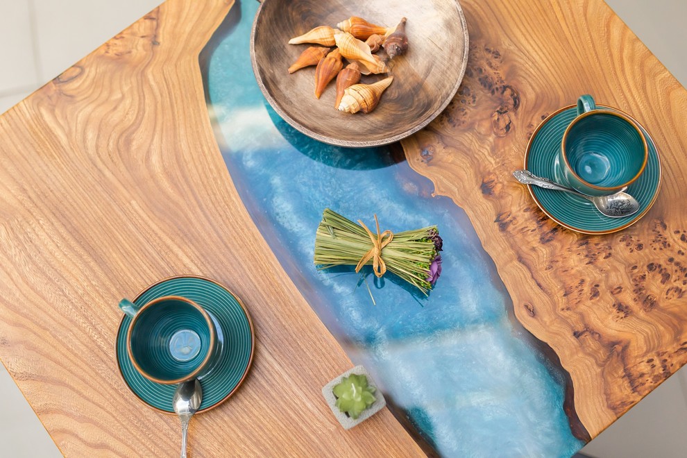 Стол из Карагача с серо-голубой рекой