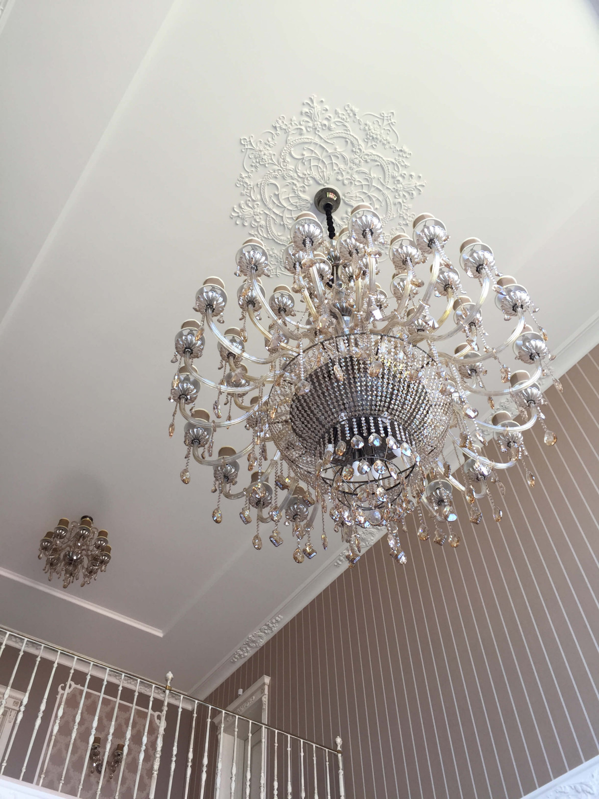 Дизайн интерьера дома в классическом стиле. Реализованный проект.