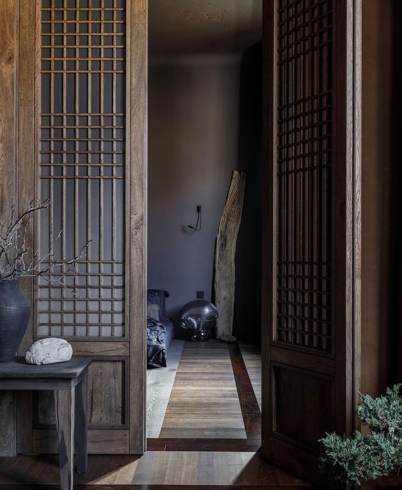 Двери из массива и кухня