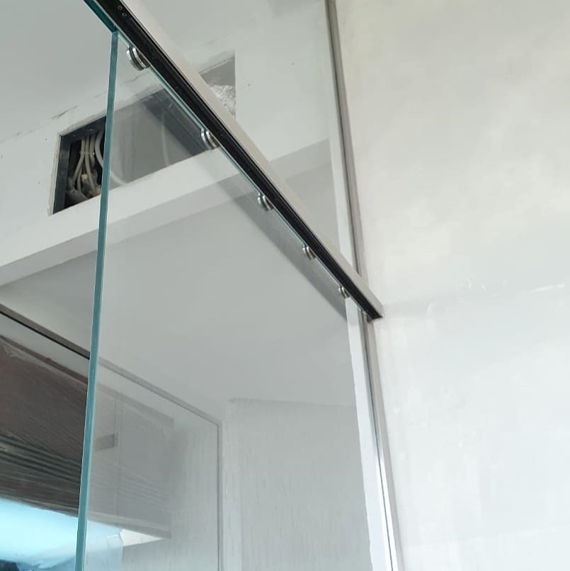 Перегородки высотой 3,6 м, собранные на Mwe_edelstahlmanufaktu