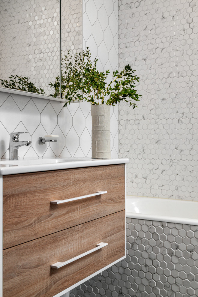 Купание красного коня.Ванная комната.