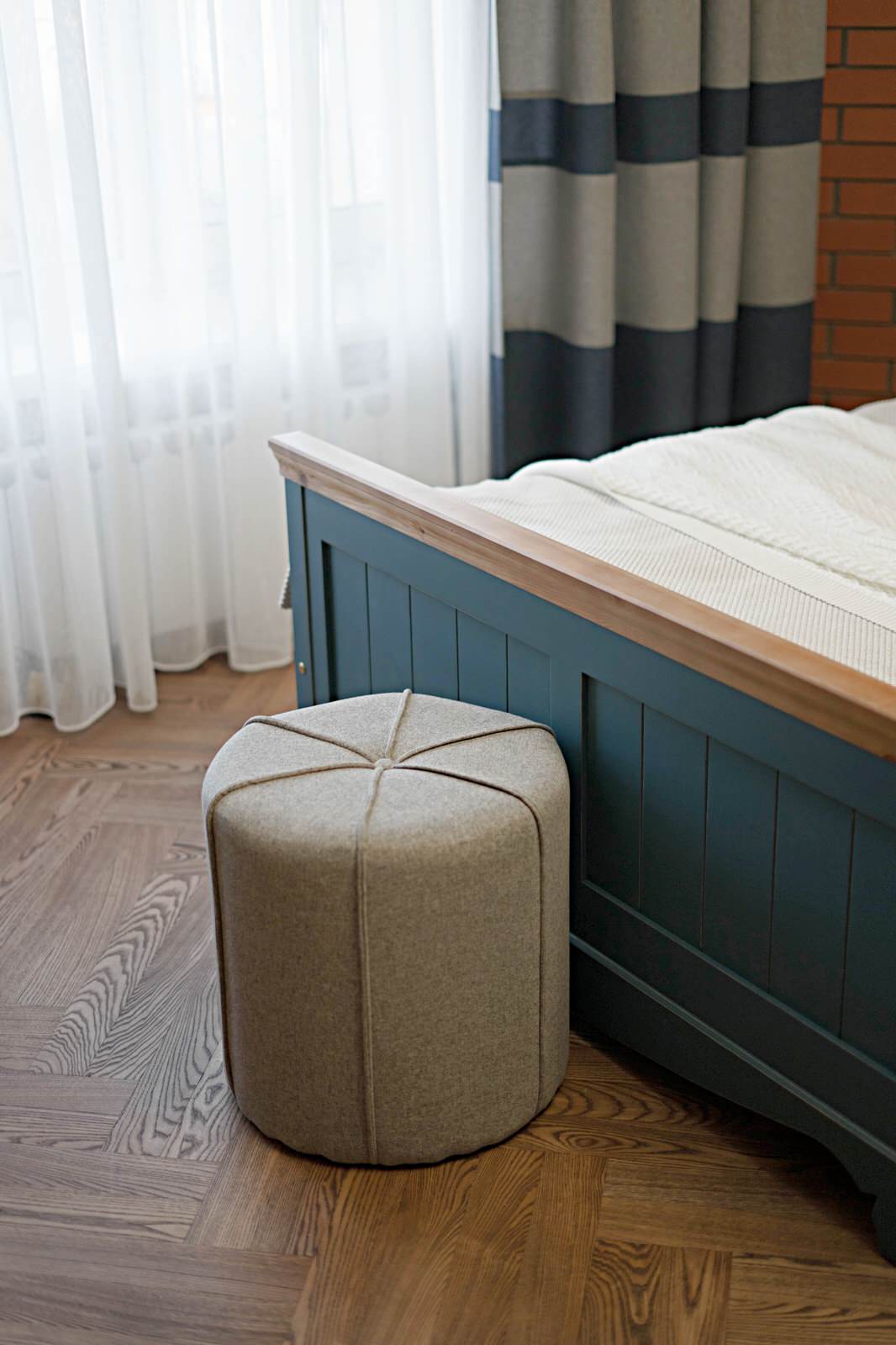 Загородный дом с акцентами цвета неба