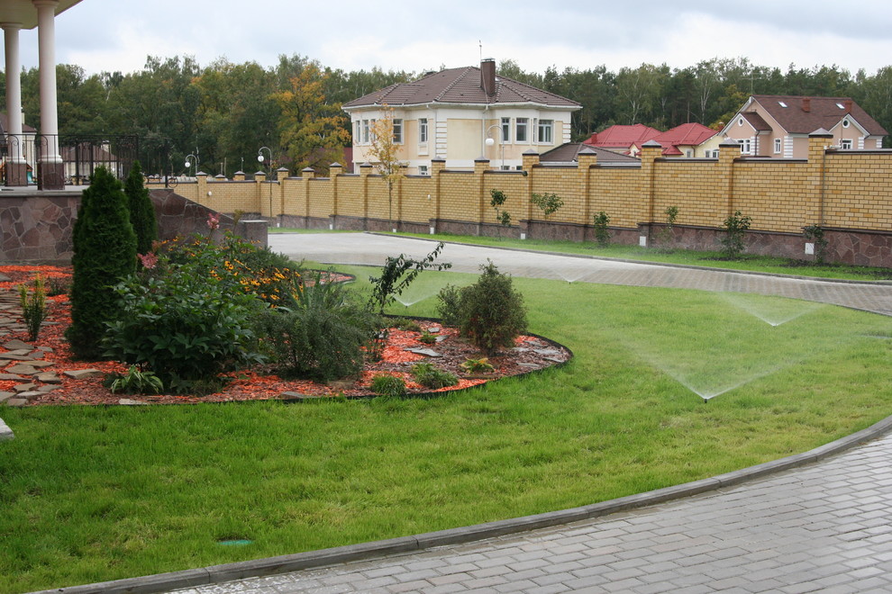 Работа системы автоматического полива, миксбордер