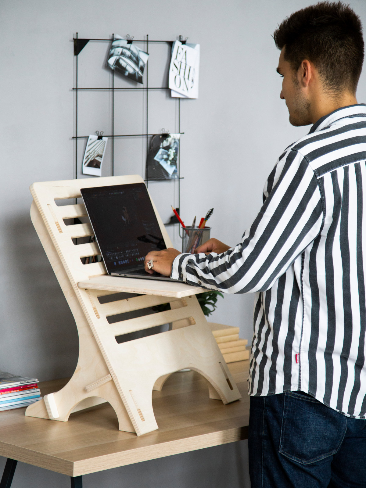 Stayhome Desk - настольный дэск, позволяющий работать стоя!