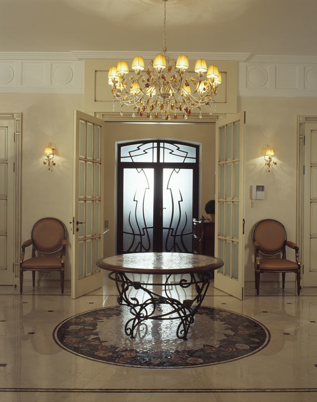 Трехэтажный дом в классическом стиле