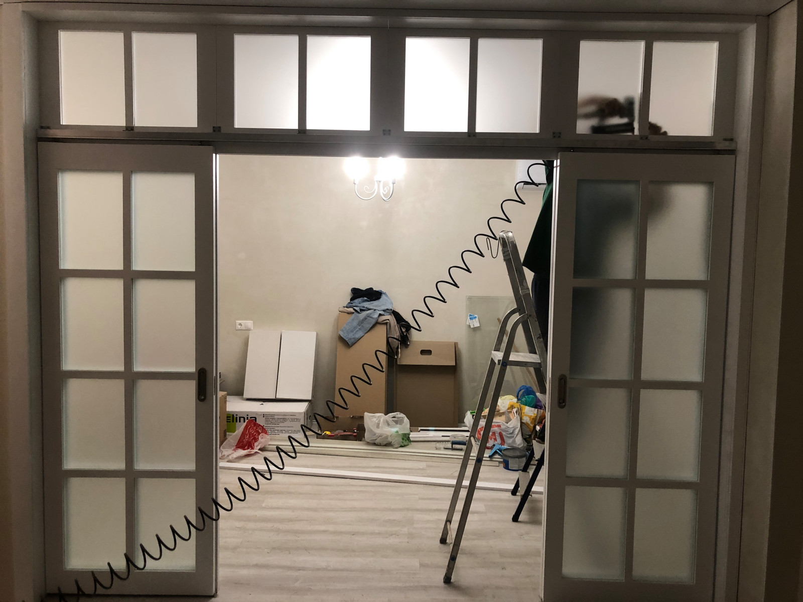 Обложка проекта: Раздвижная перегородка из массива дерева со стеклом