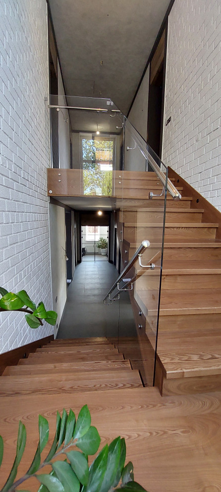 Лестничное ограждение из стекла.