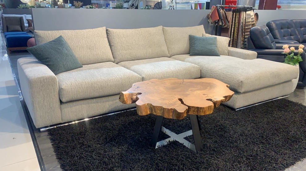 Журнальный стол из цельного спила каштана