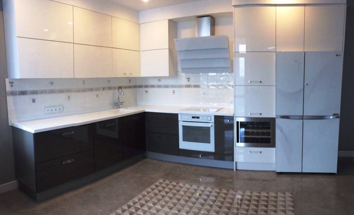 Угловая кухня модерн .Акрил и натуральный шпон.