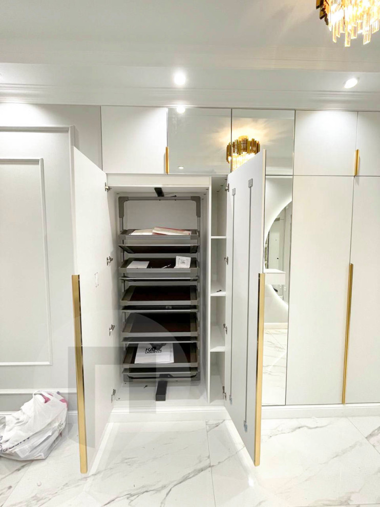 Обложка проекта: Зеркальный шкаф в прихожую