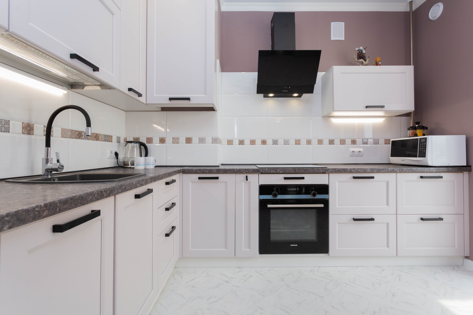 Кухня с котом