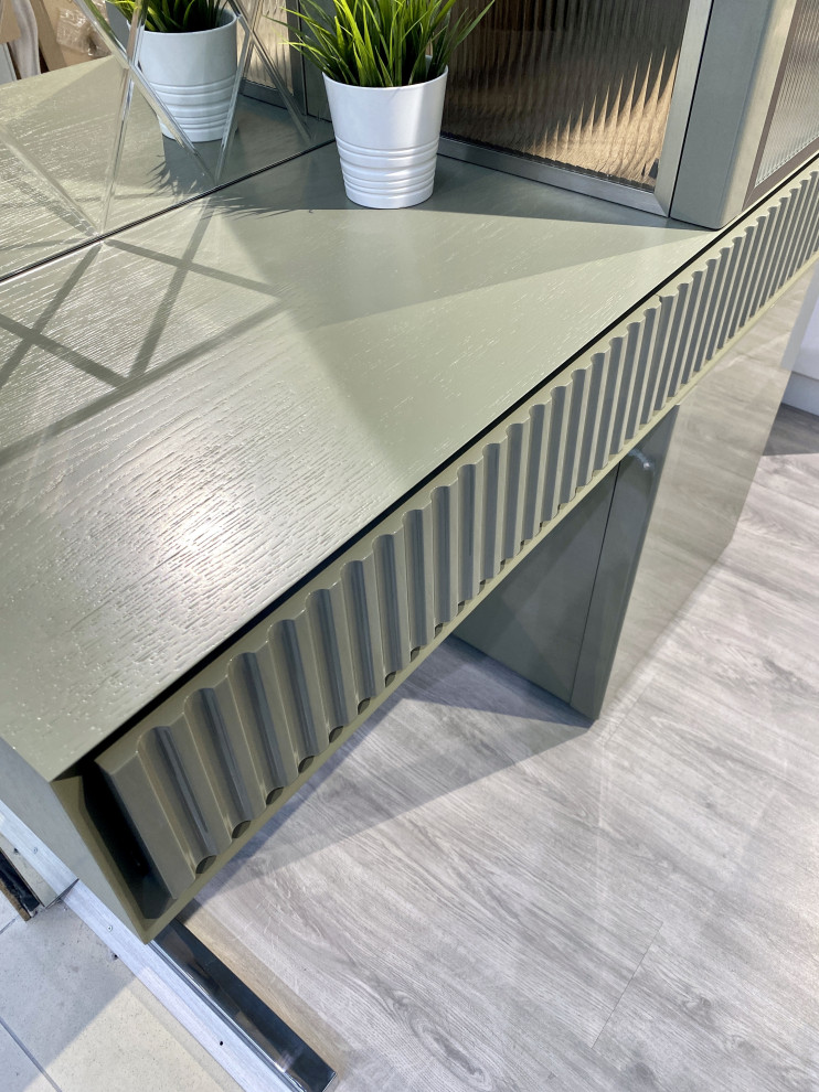 Корпусная мебель в прихожую.