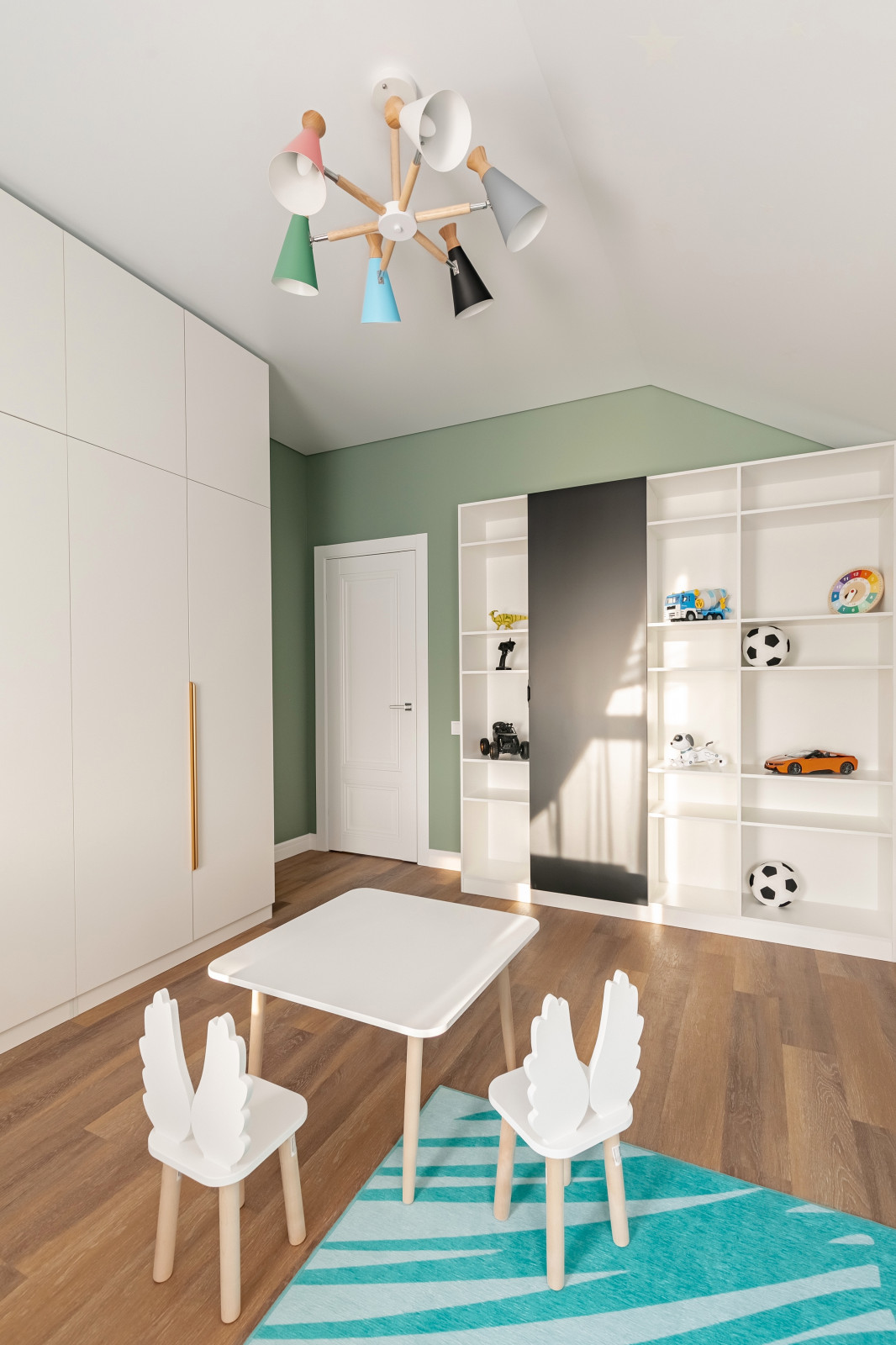 Яркий интерьер таунхауса