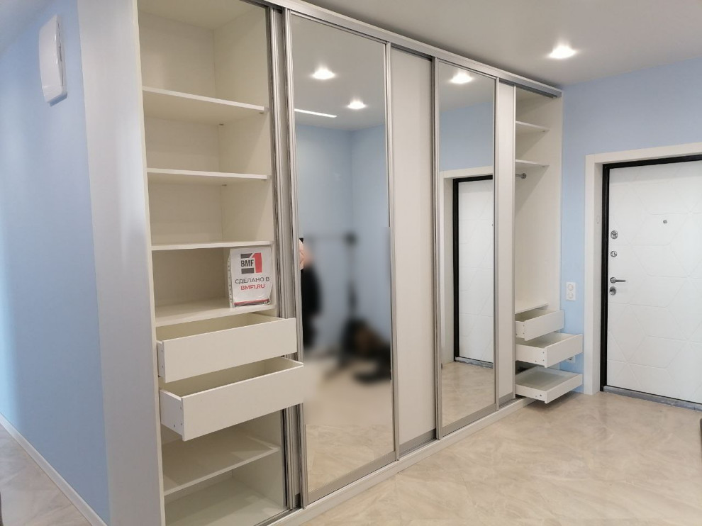 Белый шкаф-купе в прихожую
