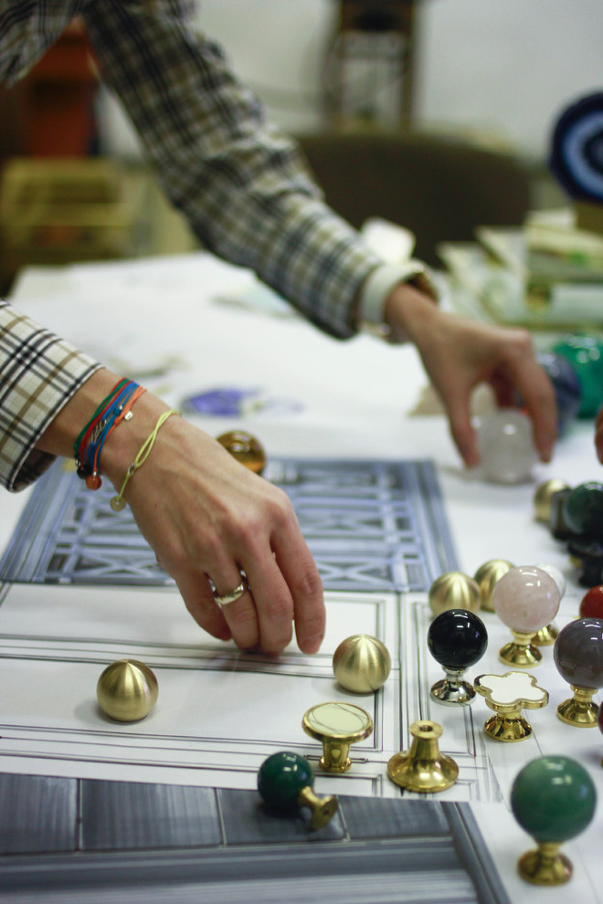 Портрет: Ювелирные украшения для мебели от Soda Homedecor