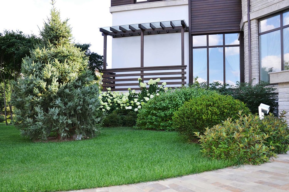 Современный сад в КП "Бенелюкс" вилла 1