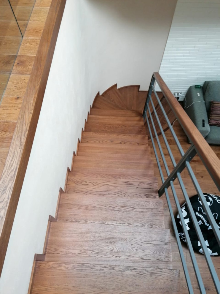 комбинированная металлическая лестница в лофте